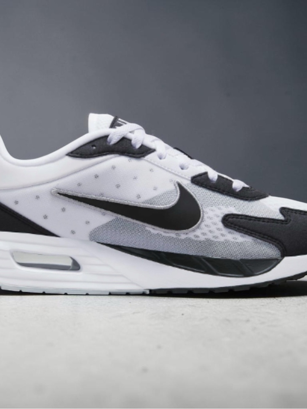 Nike Men’s Sneakers - White & Black